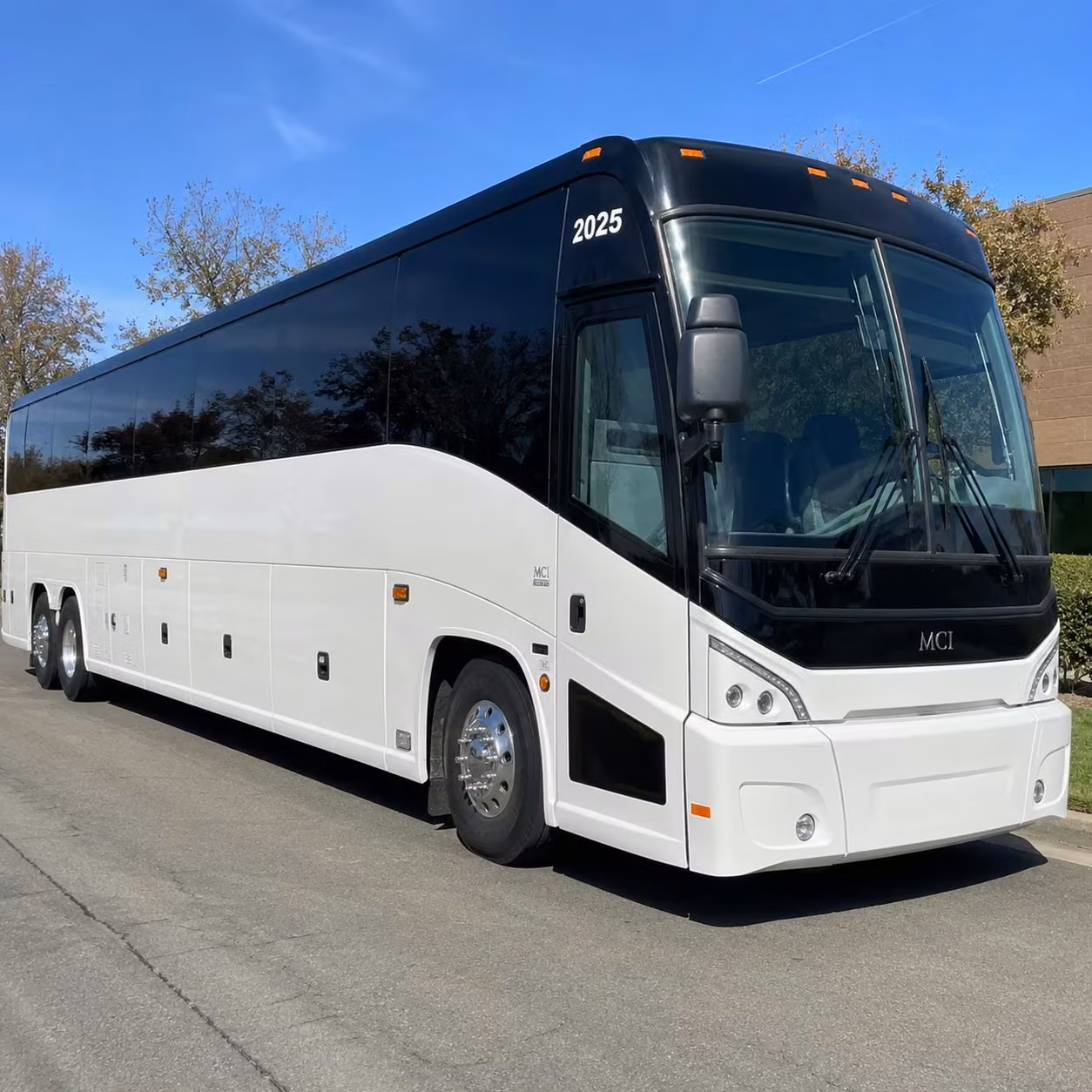 find the right bus for intimate glendale venue nights too